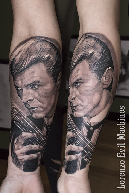 David_Bowie_Portrait_Ritratto_Music_Singer_lorenzo_evil_machines_tattoo_tatuaggio_realistico_roma_tatuatore_sito_best_migliore
