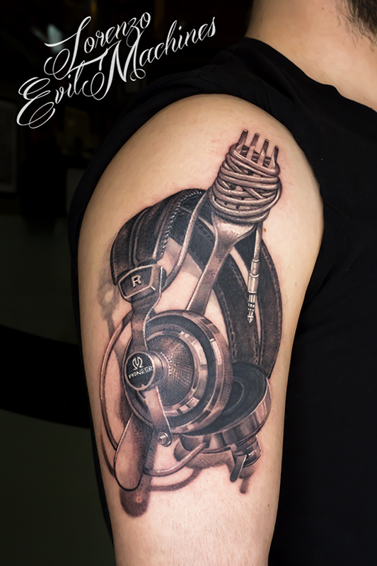 Headphone_spaghetti_cuffie_music_mp3_black_grey_Lorenzo_Evil_machines_realistic_tattoo_tatuaggi_realistici_Roma_tatuatore_sito_best_migliore