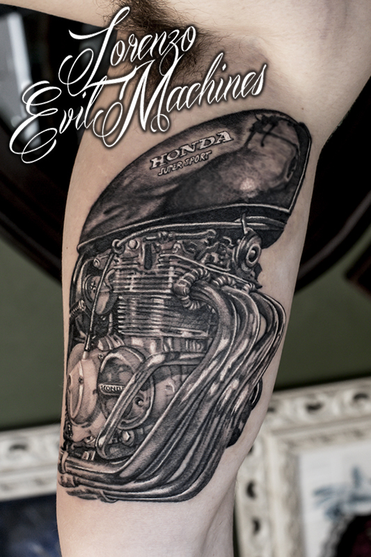 Honda_four_black_grey_Lorenzo_Evil_machines_realistic_tattoo_tatuaggi_realistici_Roma_sito_best_migliore