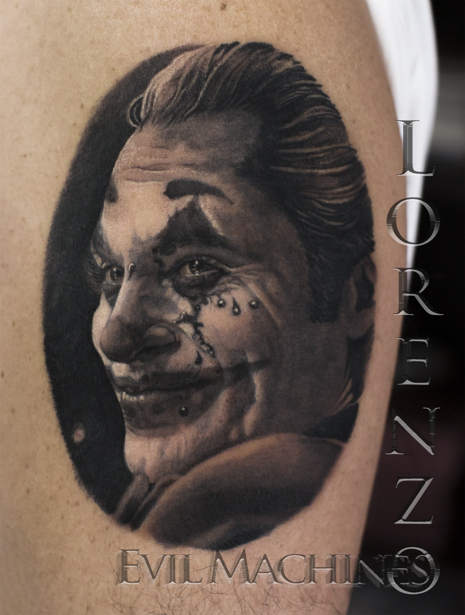 Joker_Joaquin_ Phoenix_horror_batman_Lorenzo_Evil_Machines_tatuatore_tattoo_tatuaggi_realistici_ritratti_Roma_sito_migliore