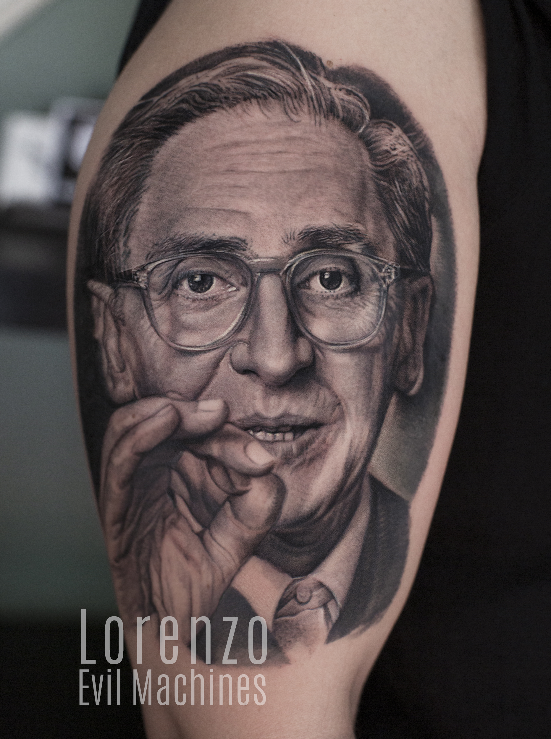 Battiato_Franco_ritratto_addio_la_cura_Lorenzo_tatuatore_Evil_Machines_realistic_tattoo_tatuaggi_realistici_3d_Roma_miglior_migliore_portrait_musica_firma