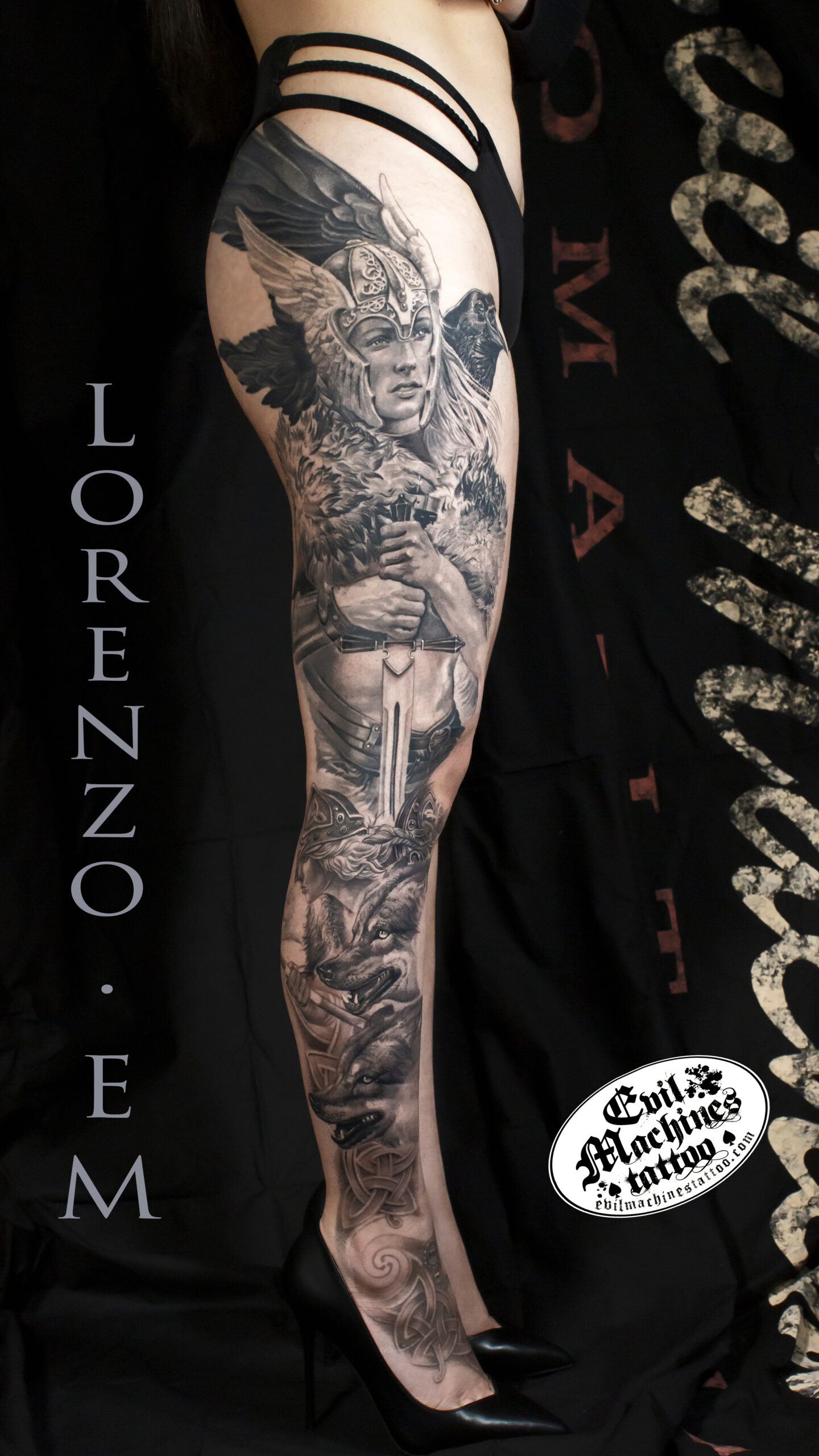 Viking_valchiria_warrior_female_leg_coscia_guerriera_Lorenzo_tatuatore_donna_tatuata_Evil_Machines_realistic_tattoo_tatuaggi_realistico_Roma_miglior_migliore_ritratti